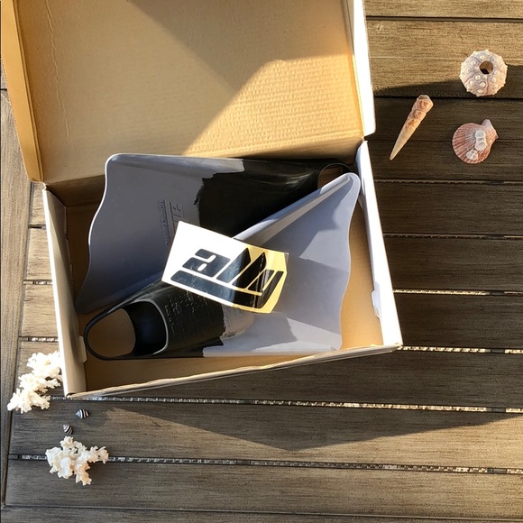 🌴🌼ALLY- FLIPPERS/FINS🌼🌴 - Picture 2 of 5